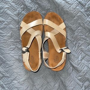 Free Shipping ~ Women’s size 8 leather chaco